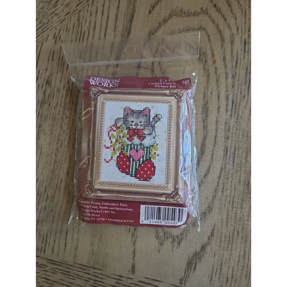 Cat CROSS STITCH KIT Design Works Cat/Kitten 